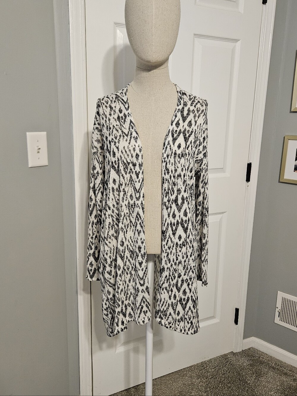 H&M Black and White Open-Front Patterned Cardigan